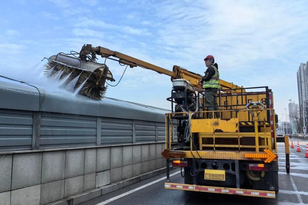 市政設(shè)施人工清洗