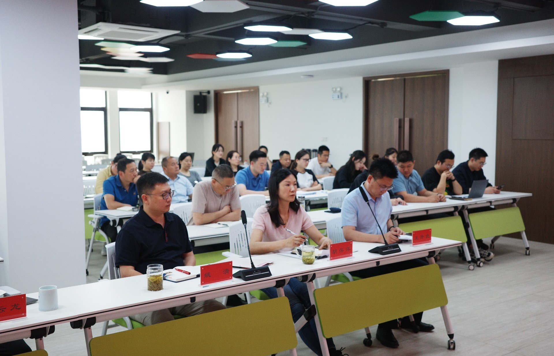 錨定目標 聚力攻堅丨鴻灌環境召開2025年 一季度工作會議